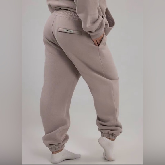 Large, Bark Comfrt travel essentials set. 
Never worn. - Picture 2 of 7